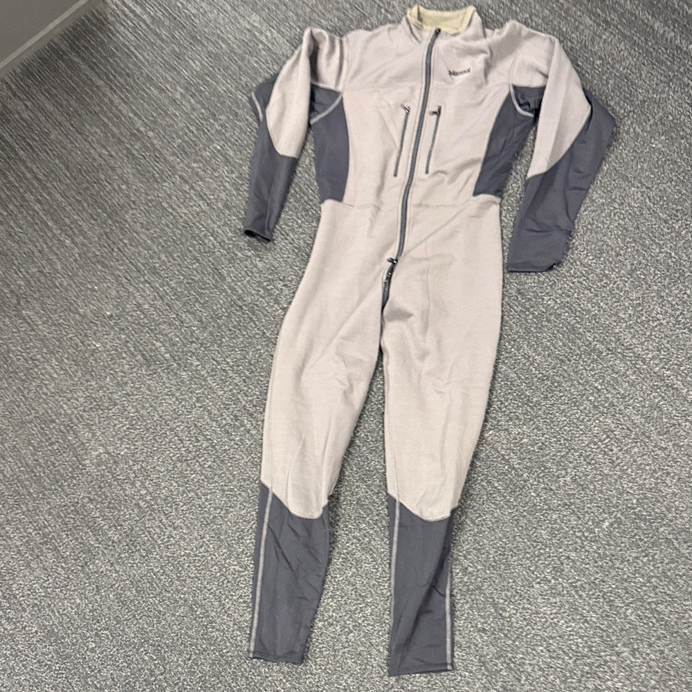 Marmot Women's Two-Tone Light Gray and Dark Gray Fitted Footie